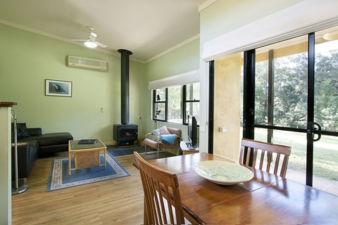 Milton Country Cottages - Accommodation Mount Tamborine 4