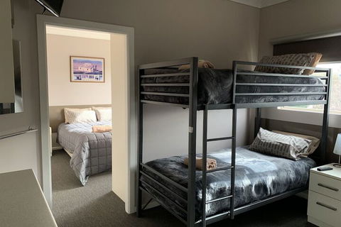 Aalberg Chalet - Accommodation Mount Tamborine 5