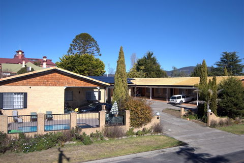Settlers Motor Inn - Accommodation Mount Tamborine 2