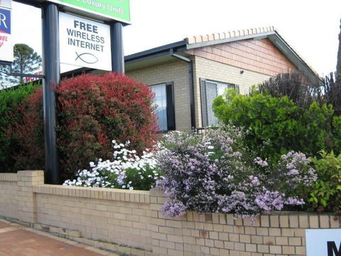 Settlers Motor Inn - Accommodation Mount Tamborine 1