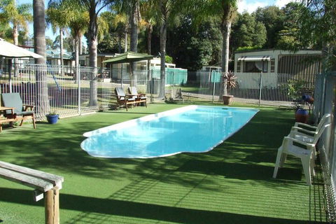 Shady Willows Holiday Park & YHA - Accommodation Mount Tamborine 2