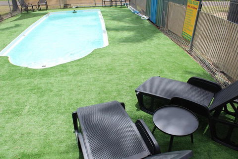 Shady Willows Holiday Park & YHA - Accommodation Mount Tamborine 3