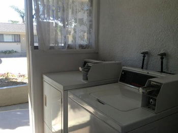 Hanging Rock Family Motel - Accommodation Mount Tamborine 4