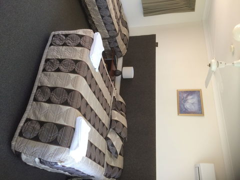 Hanging Rock Family Motel - Accommodation Mount Tamborine 6