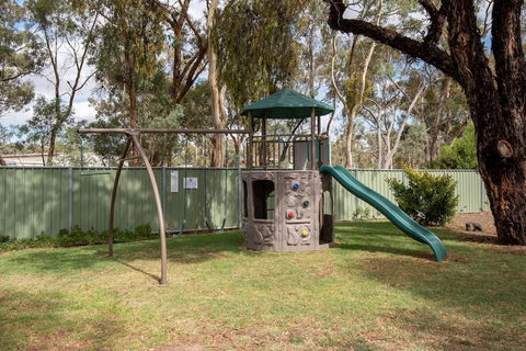 Golden Country Motel & Caravan Park - Accommodation Mount Tamborine 3