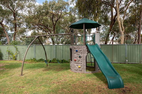 Golden Country Motel & Caravan Park - Accommodation Mount Tamborine 1