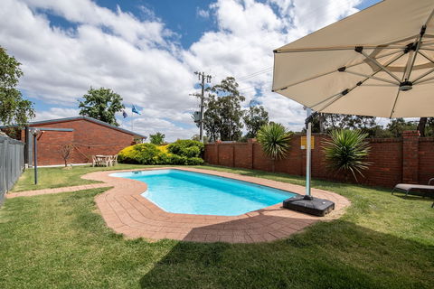 Golden Country Motel & Caravan Park - Accommodation Mount Tamborine 4