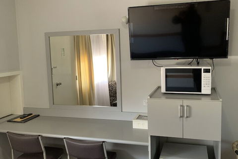 Orana Windmill Motel - Accommodation Mount Tamborine 4