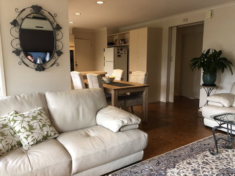 Countryside Connections Spa Cottage - Accommodation Mount Tamborine 1