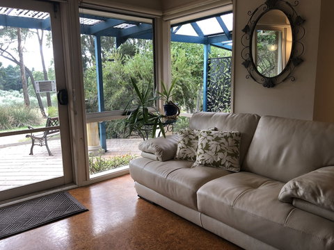 Countryside Connections Spa Cottage - Accommodation Mount Tamborine 2