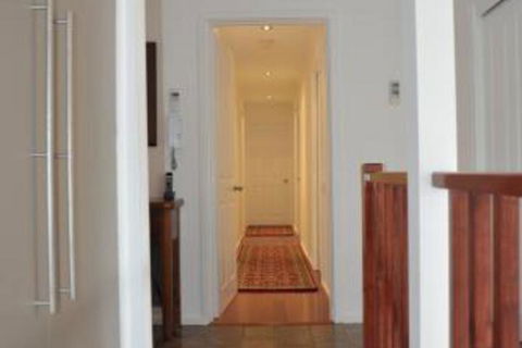 The Pommy Tree - Accommodation Mount Tamborine 3