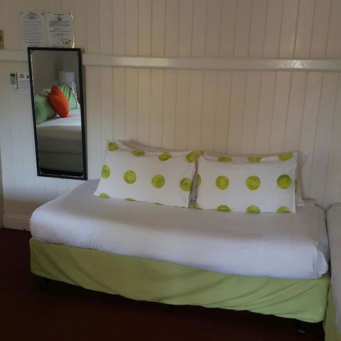 Joes Waterhole Hotel - Accommodation Mount Tamborine 5