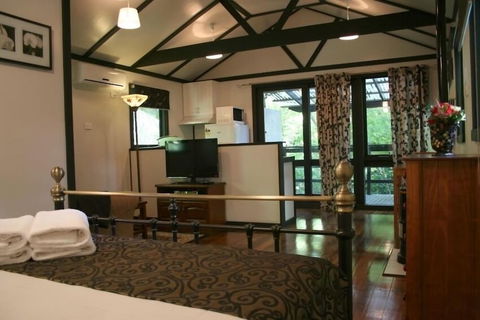 Tudor Cottages Mt Dandenong - Accommodation Mount Tamborine 2