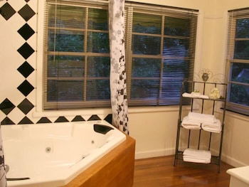Tudor Cottages Mt Dandenong - Accommodation Mount Tamborine 4