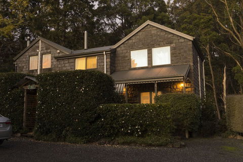 Observatory Cottages - Accommodation Mount Tamborine 3