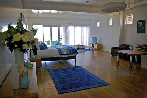Penguin Beachfront Apartments - Accommodation Mount Tamborine 4