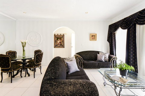 BOUTIQUE STAYS - Brighton Rose - Accommodation Mount Tamborine 3