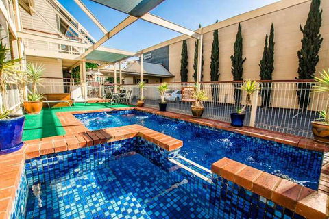 MAS Country Riverboat Lodge Motor Inn - Accommodation Mount Tamborine 2