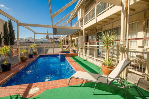 MAS Country Riverboat Lodge Motor Inn - Accommodation Mount Tamborine 4