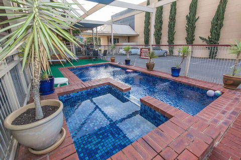 MAS Country Riverboat Lodge Motor Inn - Accommodation Mount Tamborine 3