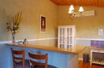 Barrington Hideaway- River Cottages - Accommodation Mount Tamborine 6