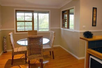 Barrington Hideaway- River Cottages - Accommodation Mount Tamborine 4