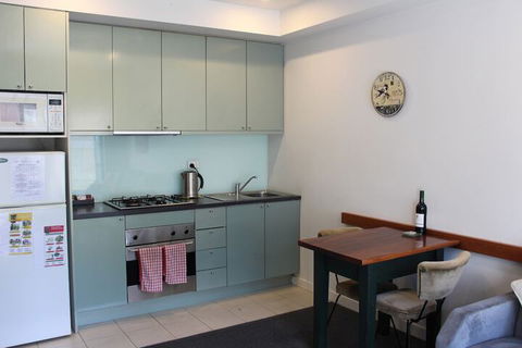 Australian Home Away At Market Square Melbourne - Accommodation Mount Tamborine 4