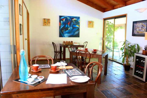 Hillcrest Mountain View Retreat - Accommodation Mount Tamborine 5