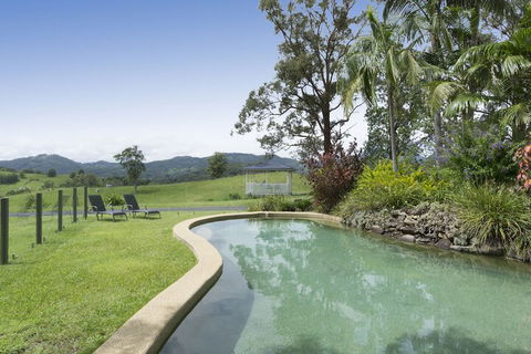 Hillcrest Mountain View Retreat - Accommodation Mount Tamborine 1