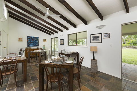 Hillcrest Mountain View Retreat - Accommodation Mount Tamborine 7