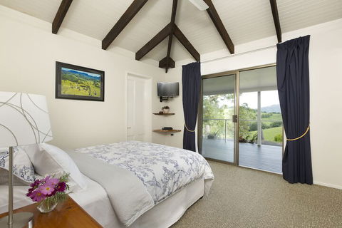 Hillcrest Mountain View Retreat - Accommodation Mount Tamborine 3