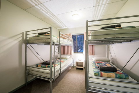 Falls Creek Country Club - Accommodation Mount Tamborine 5