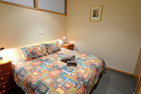 Falls Creek Country Club - Accommodation Mount Tamborine 0