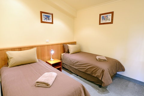 Falls Creek Country Club - Accommodation Mount Tamborine 1