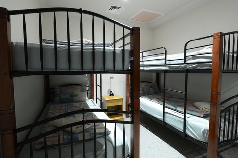 Falls Creek Country Club - Accommodation Mount Tamborine 6