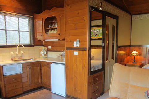 Willowlake Cottages - Accommodation Mount Tamborine 7