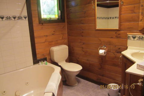 Willowlake Cottages - Accommodation Mount Tamborine 3