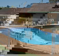 Gladstone Village Motel - Accommodation Mount Tamborine