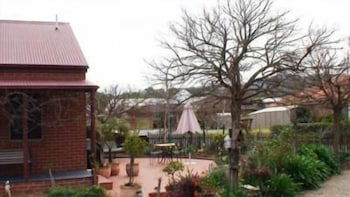 Albury Cottages - Accommodation Mount Tamborine 0
