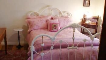 Albury Cottages - Accommodation Mount Tamborine 4