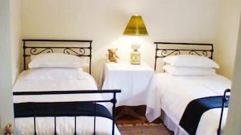 Albury Cottages - Accommodation Mount Tamborine 5