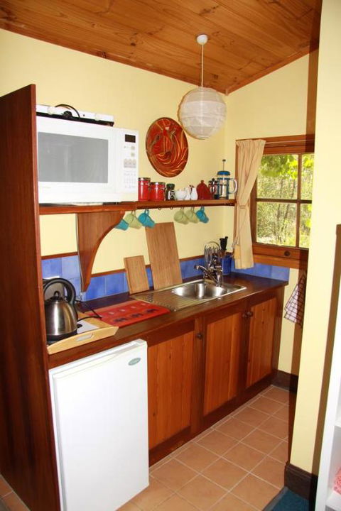 Candlebark Retreat - Accommodation Mount Tamborine 2