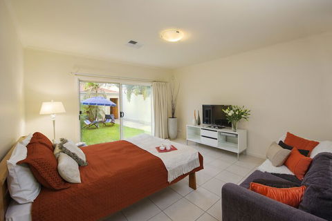 Adelaide Luxury Beach House - Accommodation Mount Tamborine 1