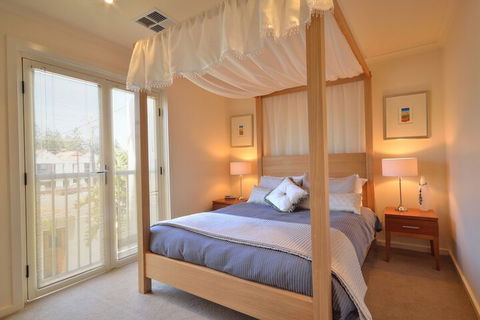 Adelaide Luxury Beach House - Accommodation Mount Tamborine 4