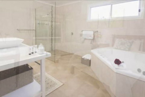 Brookfield Guesthouse - Accommodation Mount Tamborine 4