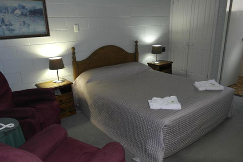 Robertson Country Motel - Accommodation Mount Tamborine 1