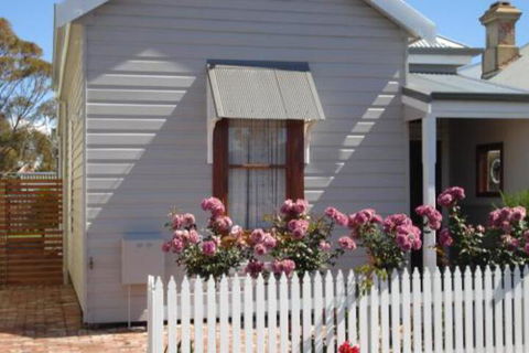 Bluebird Cottage - Accommodation Mount Tamborine 0
