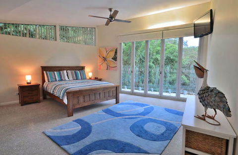 Sun Worship Crescent Head - Accommodation Mount Tamborine 6