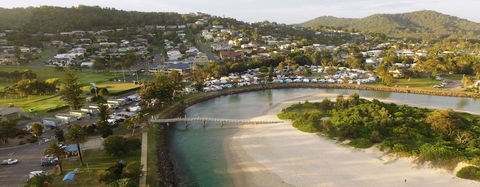 Sun Worship Crescent Head - Accommodation Mount Tamborine 2