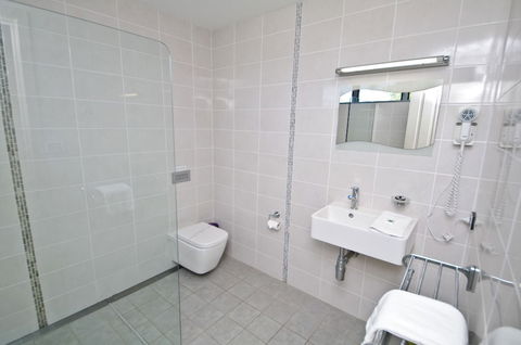 Sun Worship Crescent Head - Accommodation Mount Tamborine 4